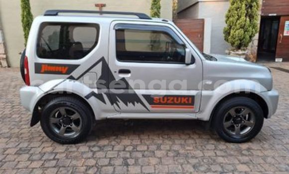 Nunua Ilio tumika Suzuki Jimny Silver Gari ndani ya Ezulwini nchini Hhohho Nunua Ilio tumika Suzuki Jimny Silver Gari ndani ya Ezulwini nchini Hhohho