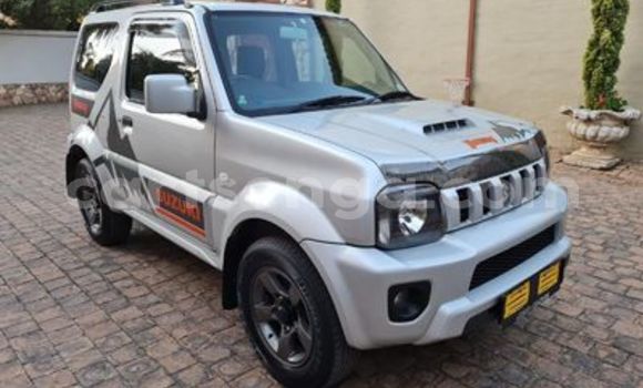 Nunua Ilio tumika Suzuki Jimny Silver Gari ndani ya Ezulwini nchini Hhohho Nunua Ilio tumika Suzuki Jimny Silver Gari ndani ya Ezulwini nchini Hhohho