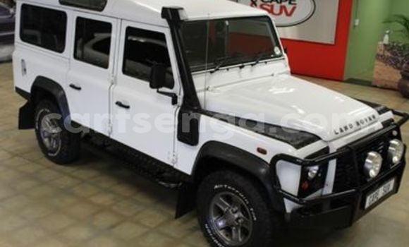 Buy Used Land Rover Defender White Car in Ezulwini in Hhohho