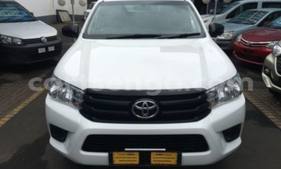 Nunua Ilio tumika Toyota Hilux White Gari ndani ya Mbabane nchini Manzini