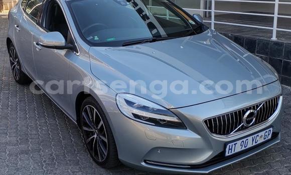 Nunua Ilio tumika Volvo V40 Silver Gari ndani ya Big Bend nchini Lubombo Nunua Ilio tumika Volvo V40 Silver Gari ndani ya Big Bend nchini Lubombo