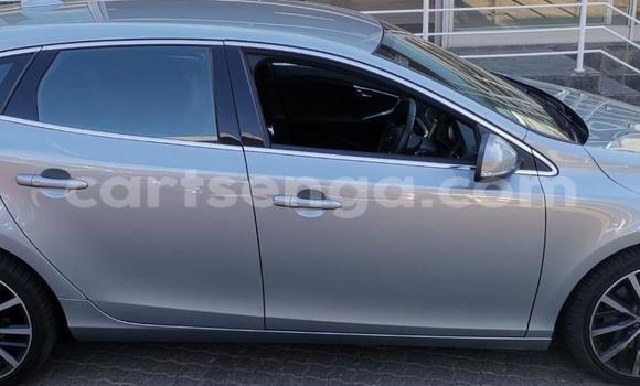 Nunua Ilio tumika Volvo V40 Silver Gari ndani ya Big Bend nchini Lubombo Nunua Ilio tumika Volvo V40 Silver Gari ndani ya Big Bend nchini Lubombo