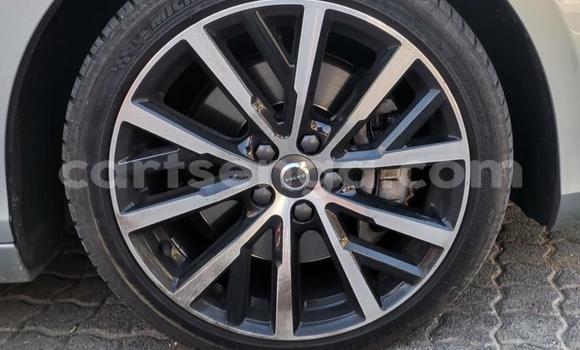 Nunua Ilio tumika Volvo V40 Silver Gari ndani ya Big Bend nchini Lubombo Nunua Ilio tumika Volvo V40 Silver Gari ndani ya Big Bend nchini Lubombo