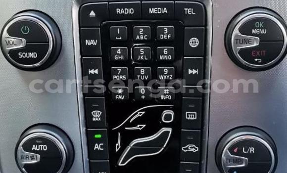 Nunua Ilio tumika Volvo V40 Silver Gari ndani ya Big Bend nchini Lubombo Nunua Ilio tumika Volvo V40 Silver Gari ndani ya Big Bend nchini Lubombo