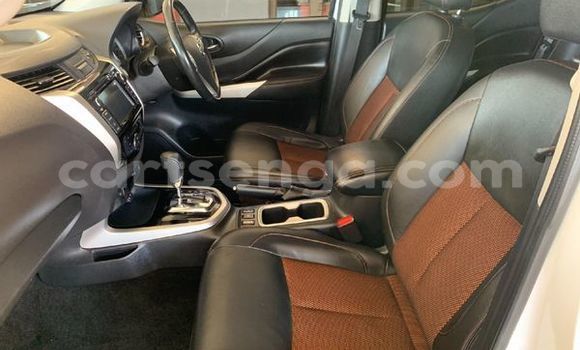 Nunua Ilio tumika Nissan Navara White Gari ndani ya Bulembu nchini Hhohho Nunua Ilio tumika Nissan Navara White Gari ndani ya Bulembu nchini Hhohho