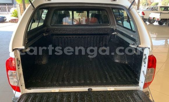 Nunua Ilio tumika Nissan Navara White Gari ndani ya Bulembu nchini Hhohho Nunua Ilio tumika Nissan Navara White Gari ndani ya Bulembu nchini Hhohho