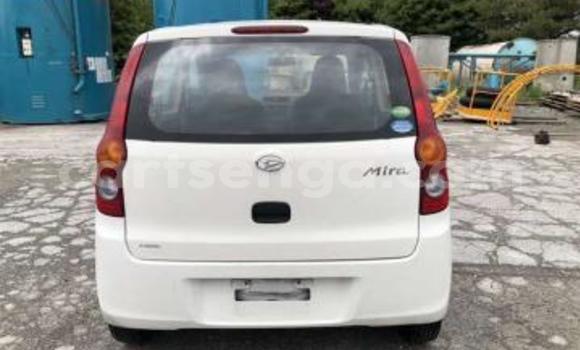 Nunua Ilio tumika Daihatsu Mira White Gari ndani ya Ezulwini nchini Hhohho Nunua Ilio tumika Daihatsu Mira White Gari ndani ya Ezulwini nchini Hhohho