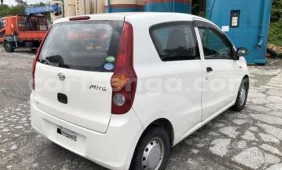 Nunua Ilio tumika Daihatsu Mira White Gari ndani ya Ezulwini nchini Hhohho Nunua Ilio tumika Daihatsu Mira White Gari ndani ya Ezulwini nchini Hhohho