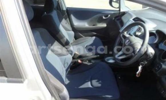 Nunua Ilio tumika Honda FIT White Gari ndani ya Ezulwini nchini Hhohho Nunua Ilio tumika Honda FIT White Gari ndani ya Ezulwini nchini Hhohho