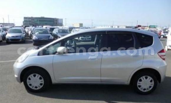 Nunua Ilio tumika Honda FIT White Gari ndani ya Ezulwini nchini Hhohho Nunua Ilio tumika Honda FIT White Gari ndani ya Ezulwini nchini Hhohho