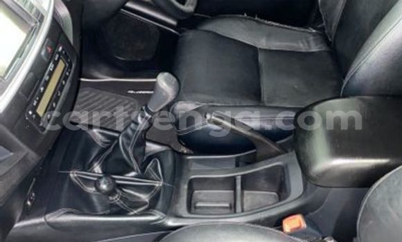 Nunua Ilio tumika Toyota Hilux White Gari ndani ya Ezulwini nchini Hhohho Nunua Ilio tumika Toyota Hilux White Gari ndani ya Ezulwini nchini Hhohho