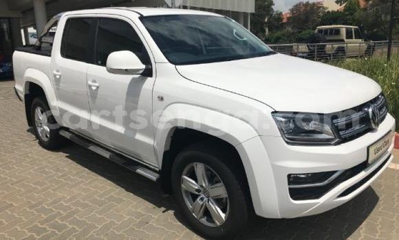 Buy Used Volkswagen Amarok White Car in Hluti in Shiselweni District