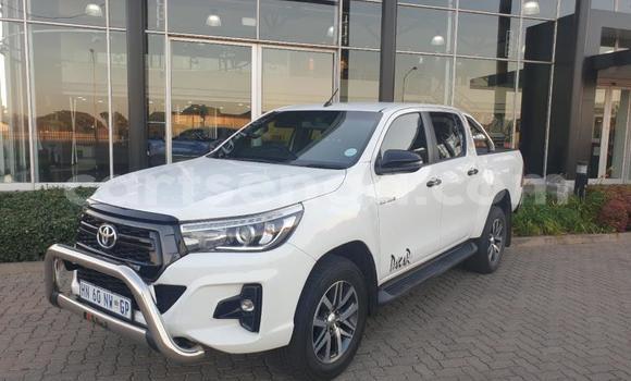 Nunua Ilio tumika Toyota Hilux White Gari ndani ya Ezulwini nchini Hhohho Nunua Ilio tumika Toyota Hilux White Gari ndani ya Ezulwini nchini Hhohho