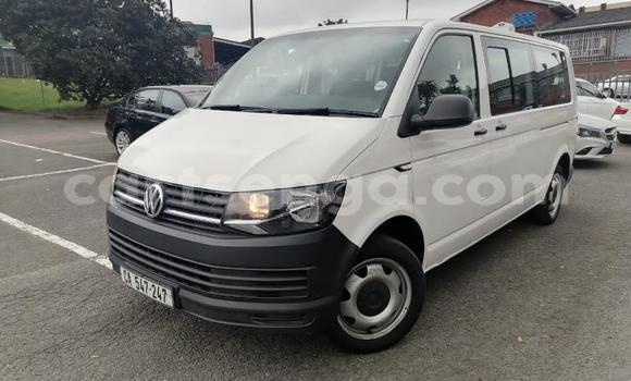 Buy Used Volkswagen Transporter White Car in Mbabane in Manzini Buy Used Volkswagen Transporter White Car in Mbabane in Manzini