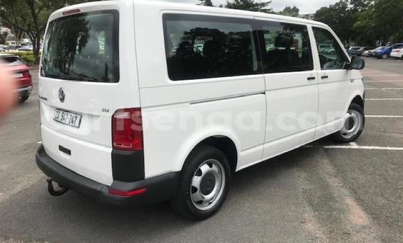 Buy Used Volkswagen Transporter White Car in Mbabane in Manzini Buy Used Volkswagen Transporter White Car in Mbabane in Manzini