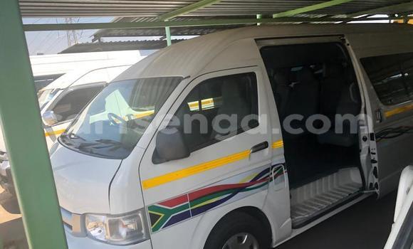 Buy Used Toyota Commuter White Car in Mbabane in Manzini Buy Used Toyota Commuter White Car in Mbabane in Manzini