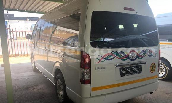 Buy Used Toyota Commuter White Car in Mbabane in Manzini Buy Used Toyota Commuter White Car in Mbabane in Manzini