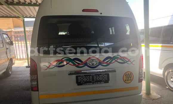 Buy Used Toyota Commuter White Car in Mbabane in Manzini Buy Used Toyota Commuter White Car in Mbabane in Manzini