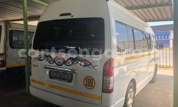 Buy Used Toyota Commuter White Car in Mbabane in Manzini Buy Used Toyota Commuter White Car in Mbabane in Manzini