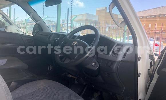 Buy Used Toyota Commuter White Car in Mbabane in Manzini Buy Used Toyota Commuter White Car in Mbabane in Manzini