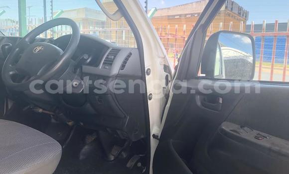 Buy Used Toyota Commuter White Car in Mbabane in Manzini Buy Used Toyota Commuter White Car in Mbabane in Manzini