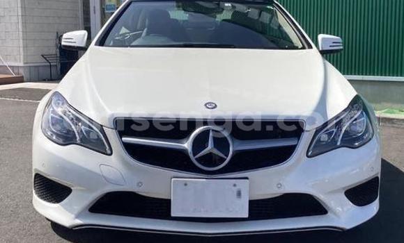 Nunua Imported Mercedes-Benz E-Classe White Gari ndani ya Mbabane nchini Manzini Nunua Imported Mercedes-Benz E-Classe White Gari ndani ya Mbabane nchini Manzini
