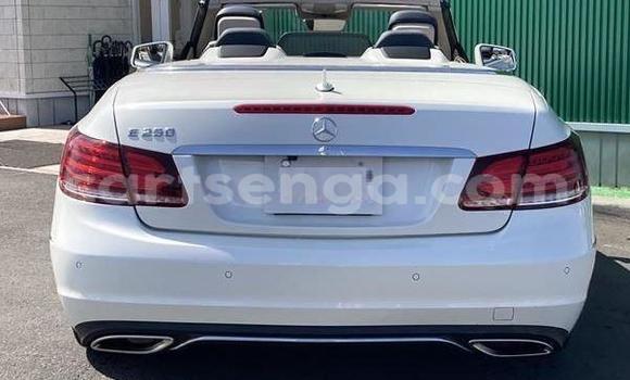 Nunua Imported Mercedes-Benz E-Classe White Gari ndani ya Mbabane nchini Manzini Nunua Imported Mercedes-Benz E-Classe White Gari ndani ya Mbabane nchini Manzini