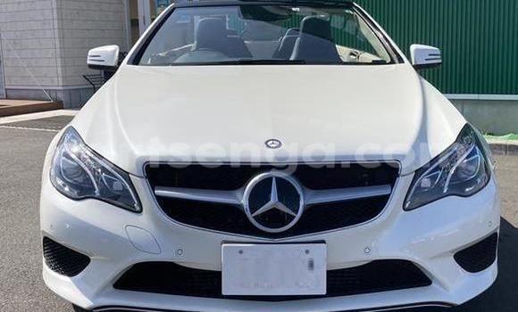 Nunua Imported Mercedes-Benz E-Classe White Gari ndani ya Mbabane nchini Manzini Nunua Imported Mercedes-Benz E-Classe White Gari ndani ya Mbabane nchini Manzini