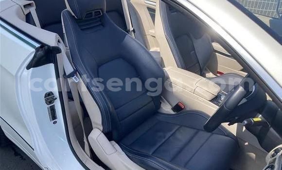 Nunua Imported Mercedes-Benz E-Classe White Gari ndani ya Mbabane nchini Manzini Nunua Imported Mercedes-Benz E-Classe White Gari ndani ya Mbabane nchini Manzini