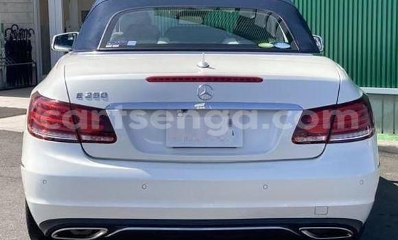 Nunua Imported Mercedes-Benz E-Classe White Gari ndani ya Mbabane nchini Manzini Nunua Imported Mercedes-Benz E-Classe White Gari ndani ya Mbabane nchini Manzini