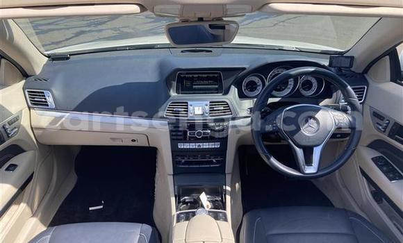 Nunua Imported Mercedes-Benz E-Classe White Gari ndani ya Mbabane nchini Manzini Nunua Imported Mercedes-Benz E-Classe White Gari ndani ya Mbabane nchini Manzini