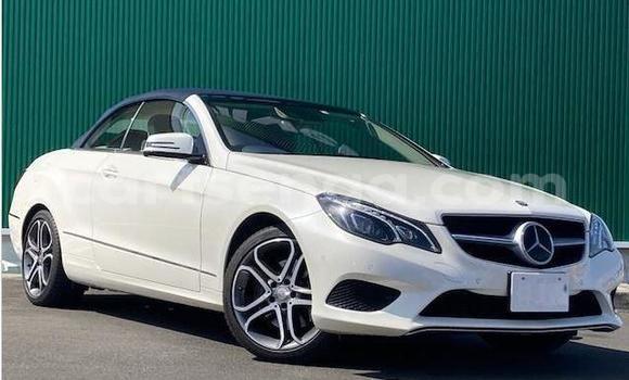 Nunua Imported Mercedes-Benz E-Classe White Gari ndani ya Mbabane nchini Manzini Nunua Imported Mercedes-Benz E-Classe White Gari ndani ya Mbabane nchini Manzini