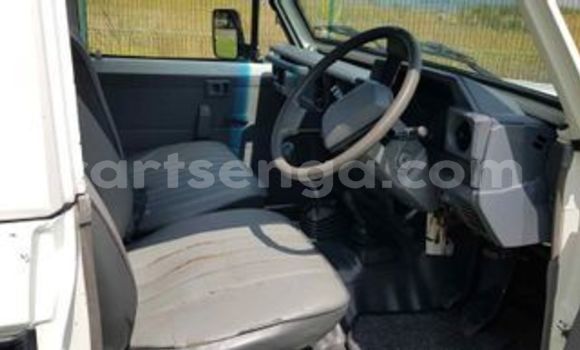 Buy Used Toyota Land Cruiser White Car in Ezulwini in Hhohho Buy Used Toyota Land Cruiser White Car in Ezulwini in Hhohho