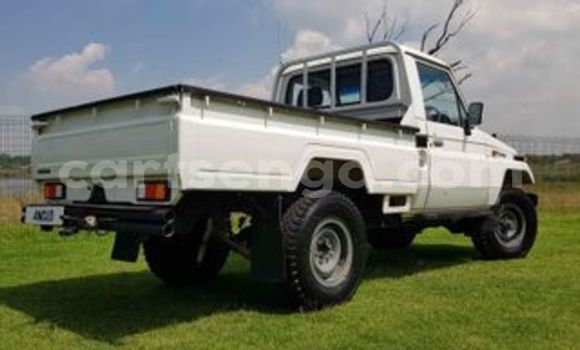 Buy Used Toyota Land Cruiser White Car in Ezulwini in Hhohho Buy Used Toyota Land Cruiser White Car in Ezulwini in Hhohho