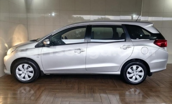 Nunua Ilio tumika Honda Mobilio Silver Gari ndani ya Ezulwini nchini Hhohho Nunua Ilio tumika Honda Mobilio Silver Gari ndani ya Ezulwini nchini Hhohho