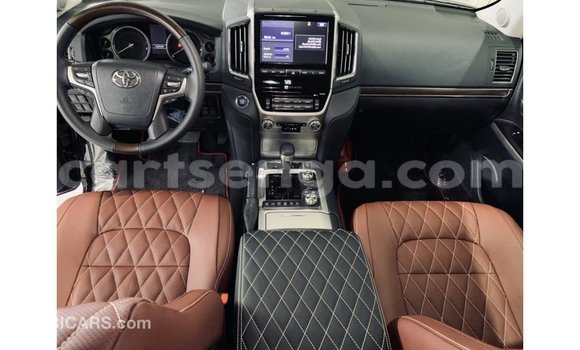 Nunua Imported Toyota Land Cruiser Black Gari ndani ya Import - Dubai nchini Hhohho Nunua Imported Toyota Land Cruiser Black Gari ndani ya Import - Dubai nchini Hhohho