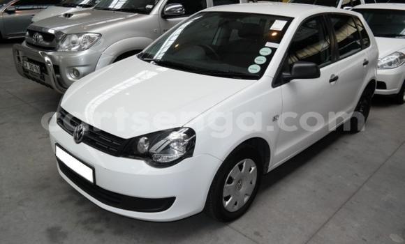 Nunua Ilio tumika Volkswagen Polo White Gari ndani ya Mbabane nchini Manzini Nunua Ilio tumika Volkswagen Polo White Gari ndani ya Mbabane nchini Manzini