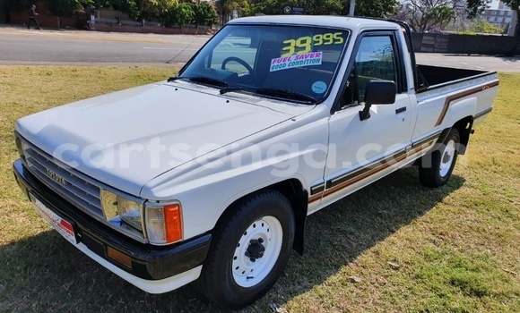 Nunua Ilio tumika Toyota Hilux White Gari ndani ya Ezulwini nchini Hhohho Nunua Ilio tumika Toyota Hilux White Gari ndani ya Ezulwini nchini Hhohho