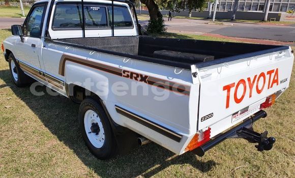 Nunua Ilio tumika Toyota Hilux White Gari ndani ya Ezulwini nchini Hhohho Nunua Ilio tumika Toyota Hilux White Gari ndani ya Ezulwini nchini Hhohho