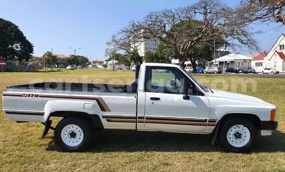 Nunua Ilio tumika Toyota Hilux White Gari ndani ya Ezulwini nchini Hhohho Nunua Ilio tumika Toyota Hilux White Gari ndani ya Ezulwini nchini Hhohho