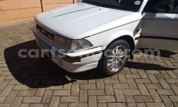 Nunua Ilio tumika Toyota Corolla White Gari ndani ya Bulembu nchini Hhohho Nunua Ilio tumika Toyota Corolla White Gari ndani ya Bulembu nchini Hhohho