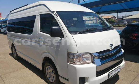 Nunua Ilio tumika Toyota Hiace White Gari ndani ya Ezulwini nchini Hhohho