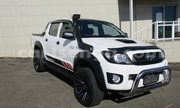 Buy Used Toyota Hilux White Car in Import - Dubai in Hhohho Buy Used Toyota Hilux White Car in Import - Dubai in Hhohho