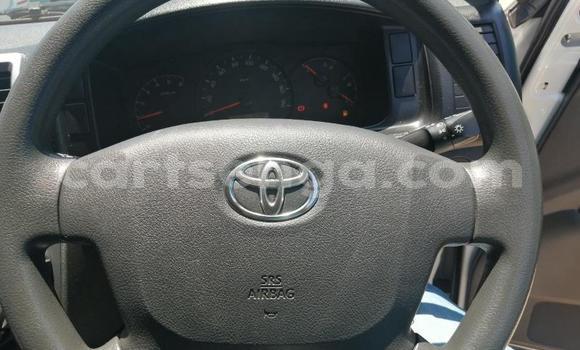 Nunua Ilio tumika Toyota Hiace White Gari ndani ya Ezulwini nchini Hhohho Nunua Ilio tumika Toyota Hiace White Gari ndani ya Ezulwini nchini Hhohho