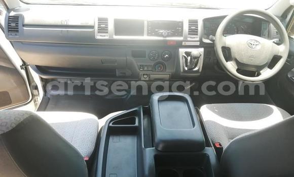 Nunua Ilio tumika Toyota Hiace White Gari ndani ya Ezulwini nchini Hhohho Nunua Ilio tumika Toyota Hiace White Gari ndani ya Ezulwini nchini Hhohho