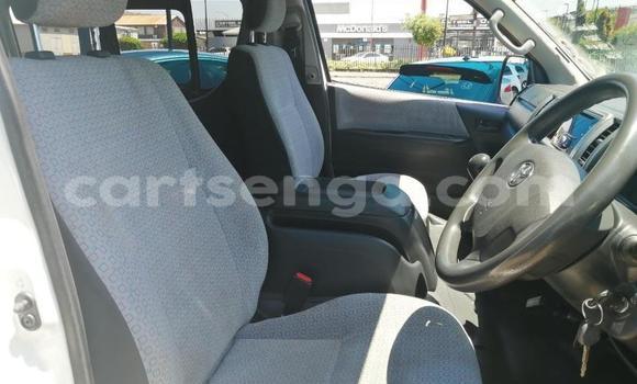 Nunua Ilio tumika Toyota Hiace White Gari ndani ya Ezulwini nchini Hhohho Nunua Ilio tumika Toyota Hiace White Gari ndani ya Ezulwini nchini Hhohho