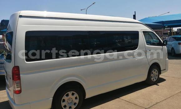 Nunua Ilio tumika Toyota Hiace White Gari ndani ya Ezulwini nchini Hhohho Nunua Ilio tumika Toyota Hiace White Gari ndani ya Ezulwini nchini Hhohho