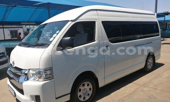 Nunua Ilio tumika Toyota Hiace White Gari ndani ya Ezulwini nchini Hhohho Nunua Ilio tumika Toyota Hiace White Gari ndani ya Ezulwini nchini Hhohho