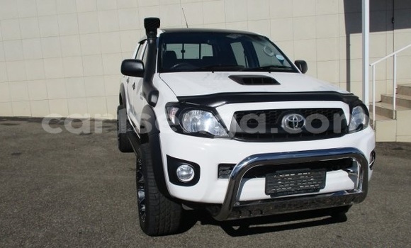 Buy Used Toyota Hilux White Car in Import - Dubai in Hhohho Buy Used Toyota Hilux White Car in Import - Dubai in Hhohho