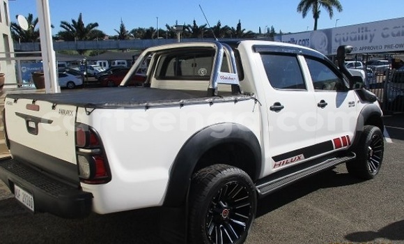 Buy Used Toyota Hilux White Car in Import - Dubai in Hhohho Buy Used Toyota Hilux White Car in Import - Dubai in Hhohho
